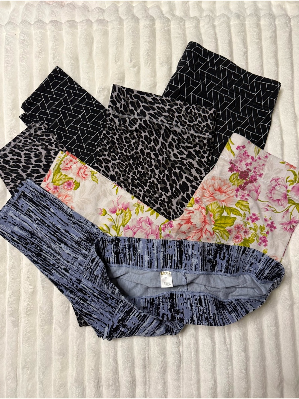 Mix It Women's Assorted Active Leggings — Black, Gray, Blue, Pink Floral - Picture 4 of 4